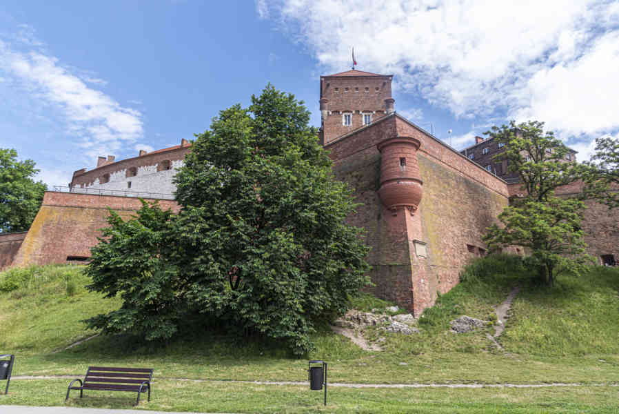Polonia - Cracovia 046 - colina de Wawel - castillo de Wawel.jpg